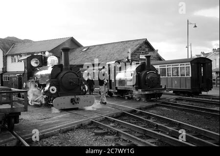 'Lindaa' (a sinistra) e 'Palmerston' (a destra) al porto di Porthmadog. Foto Stock