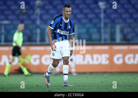 Roma, Italia. 19 luglio 2020. Alexis Sanchez del FC Inter durante la Serie A match tra Roma e Inter Milan allo Stadio Olimpico, Roma, Italia, il 19 luglio 2020. Foto di Luca Pagliaricci. Solo per uso editoriale, licenza richiesta per uso commerciale. Nessun utilizzo nelle scommesse, nei giochi o nelle pubblicazioni di un singolo club/campionato/giocatore. Credit: UK Sports Pics Ltd/Alamy Live News Foto Stock