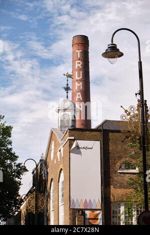 Il vecchio camino dell'ex fabbrica di birra Truman situata nel Brick Lane. Foto Stock