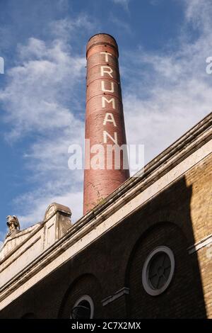 Il vecchio camino dell'ex fabbrica di birra Truman situata nel Brick Lane. Foto Stock