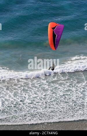 Sorvola la spiaggia di Torrey Pines City (Black's Beach), la Jolla, San Diego, California, USA Foto Stock