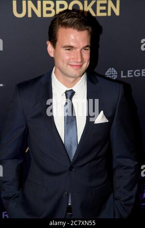 L'attore ininterrotto Alex Russell arriva sul tappeto rosso per la prima mondiale di ‘Unbroken’ al Teatro di Stato, Market Street, Sydney. Foto Stock