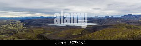 Ampio panorama colorato, vista panoramica sul paesaggio vulcanico in Foto Stock