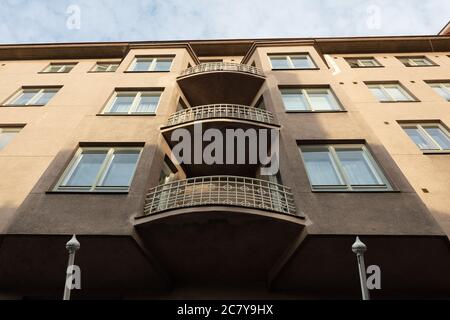 Frammenti di edifici e tetti nella città di Helsinki, sera. Foto di alta qualità Foto Stock