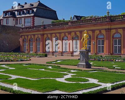 Scultura della Lurenbläser nel giardino del castello dell'Orangerie inferiore nel Castello di Weilburg, Weilburg, Westerwald, Assia, Germania Foto Stock