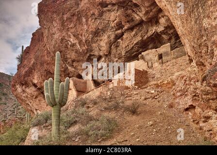 Lower Cliff Dwelling al Tonto National Monument, in Superstition Mountains, sonora Desert, Arizona, USA Foto Stock