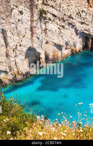 Grotte blu sull'isola di Zante, come si vede dal belvedere Skinari Foto Stock