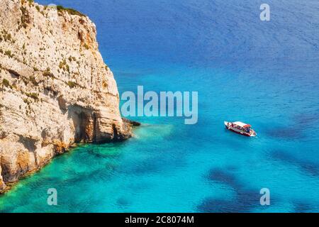 Grotte blu sull'isola di Zante, come si vede dal belvedere Skinari Foto Stock