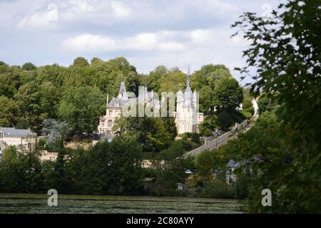 Bellissimo scatto del castello di Pierrefonds durante il giorno in Francia Foto Stock