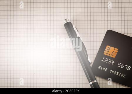 Carta di credito nera con penna nera su sfondo a motivi quadrati. Foto Stock