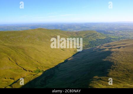 Brecon, Galles. 20 luglio 2020. Alba nel Brecon Beacons Foto Stock