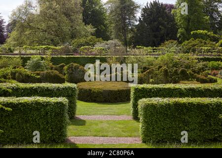 Vista del Giardino Serpentine presso il giardino murato di Scampston Hall Progettato dall'architetto olandese Piet Oudolf Foto Stock