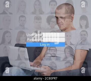 giovane bell'uomo con computer portatile che registra account nel social network Foto Stock