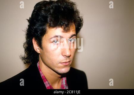 Richard Barbieri dei Fratelli Delfini a una fotocellula sulla Virgin Records. Londra, 30 settembre 1987 | utilizzo in tutto il mondo Foto Stock