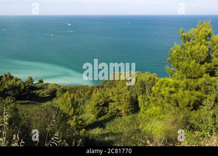 Parco Regionale della Riserva Naturale del Monte Conero con vista sul mare, Marche, Italia Foto Stock