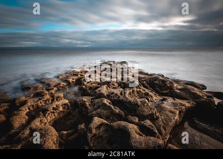 La costa del patrimonio di Nash Point, la Heritage Coast, nel Galles del Sud, che presenta una scogliera simile a una "Sfinge gallese" Foto Stock