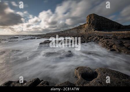 La costa del patrimonio di Nash Point, la Heritage Coast, nel Galles del Sud, che presenta una scogliera simile a una "Sfinge gallese" Foto Stock