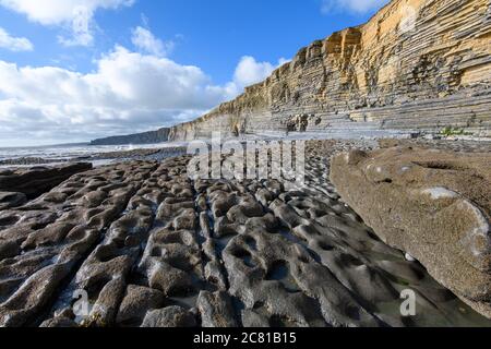 La costa del patrimonio di Nash Point, la Heritage Coast, nel Galles del Sud, che presenta una scogliera simile a una "Sfinge gallese" Foto Stock