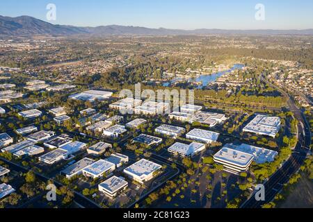 Vista aerea del lago Forest e Irvine nella contea di Orange, California Foto Stock