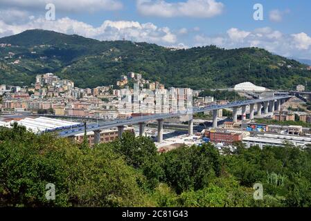 GENOVA, ITALIA, LUGLIO 20 prove di collaudo e di carico del nuovo ponte di genova con autocarri e carrelli radiocomandati luglio 20 2020 Genova Italia Foto Stock