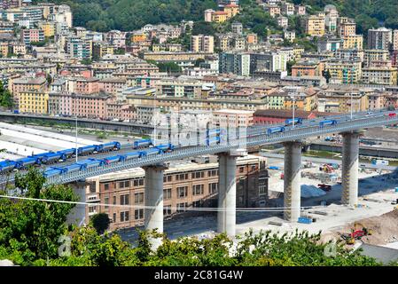 GENOVA, ITALIA, LUGLIO 20 prove di collaudo e di carico del nuovo ponte di genova con autocarri e carrelli radiocomandati luglio 20 2020 Genova Italia Foto Stock