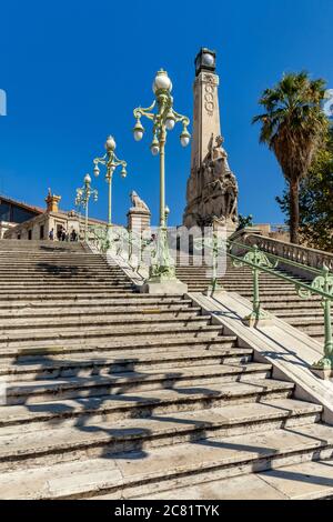 Grande scalinata della stazione ferroviaria di Saint-Charles; Marsiglia, Francia Foto Stock