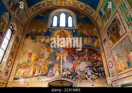 Ultimo Giudizio di Giotto nella Cappella degli Scrovegni Foto Stock