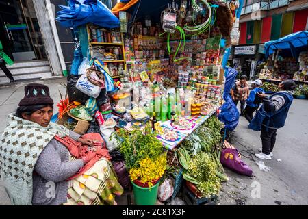 Mercado de Brujas (mercato delle streghe); la Paz, la Paz, Bolivia Foto Stock