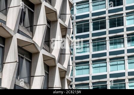 Camera spaziale in stile brutale (One Kemble Street) vicino a Holborn, Londra, Regno Unito Foto Stock