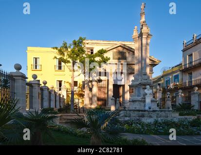 El Templete nella vecchia Avana, un antico monumento coloniale che segna il luogo della fondazione della città Foto Stock
