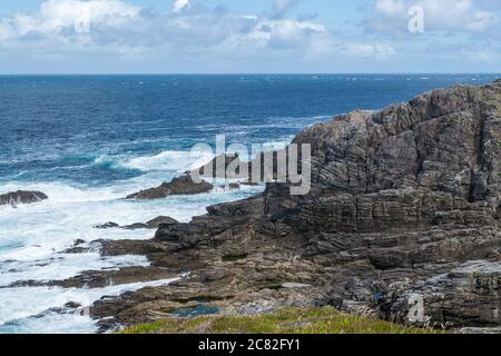 Wild Rugged Atlantic Irish Coast a Malin Head, Donegal, Irlanda. Wild Atlantic Way. Foto Stock