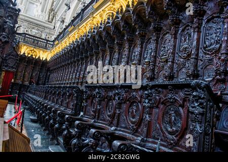 Cordova, Spagna - 02 settembre 2015: L'interno della Moschea-Cattedrale di Córdoba, la Cattedrale di nostra Signora dell'Assunzione situata nella regione spagnola Foto Stock