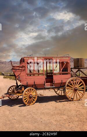 Stagecoach presso la città del set cinematografico selvaggio West di Old Tucson, Arizona Foto Stock