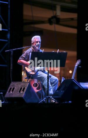 Roma, Italia. 20 luglio 2020. I musicisti di Francesco Guccini con Neri Marcorè alla Cavea del Parco della Musica di Roma. (Foto di Daniela Franceschelli/Pacific Press) Credit: Pacific Press Agency/Alamy Live News Foto Stock