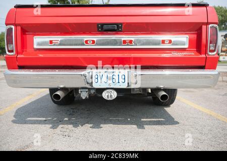 Litchfield USA - 1 settembre 2015; primo piano del pick-up Classic Ford 100 sulla Route 66, Foto Stock