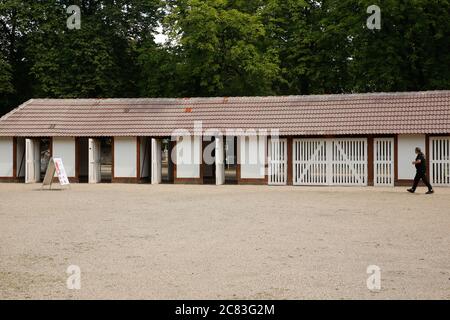 Hoppegarten, Germania. 19 luglio 2020. Vista esterna dall'ingresso della pista Hoppegarten. Credit: Grieskaan/dpa-Zentralbild/ZB/dpa/Alamy Live News Foto Stock