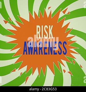 Scrittura manuale del testo consapevolezza del rischio. Fattori di riconoscimento della foto concettuale che possono causare un effetto di pericolo di vita rottura di rottura di esplosione Foto Stock