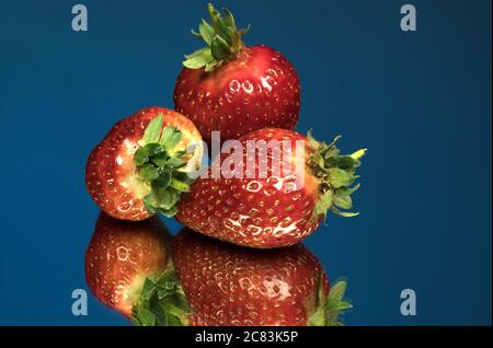 Fragola sul tavolo, fragole di closeup. Frutta Foto Stock