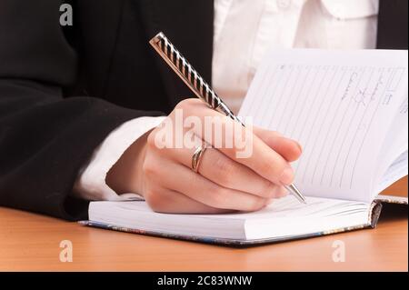 Business donna iscritto nel notebook Foto Stock