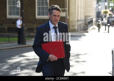 Il Segretario di Stato per l'Istruzione Gavin Williamson ha tenuto per la prima volta, dopo il blocco, una riunione del Gabinetto presso l'ufficio degli esteri e del Commonwealth (FCO) di Londra. Foto Stock