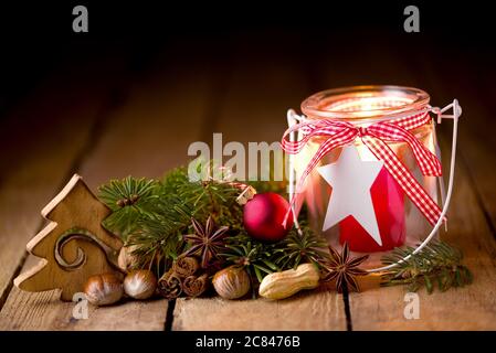 Decorazione di Natale a lume di candela Foto Stock