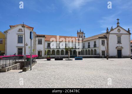 Aveiro, Portogallo - 10 giugno 2017: Piazza Marques Pombal in Aveiro. Una delle destinazioni turistiche più turistiche del Portogallo. Conosciuta anche come Venezia di Por Foto Stock