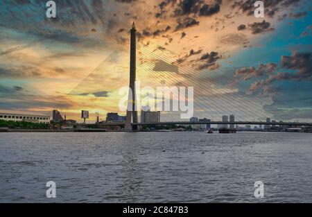 Ponte Rama VIII a Bangkok Foto Stock