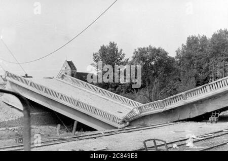 Operazione Barbarossa - Ponte distrutto vicino a Vitebsk (Witebsk) città in Bielorussia nord-est - vicino a Minsk Foto Stock