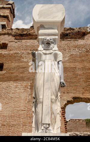 Basilica a sala rossa nella città antica di Pergamon. Foto Stock