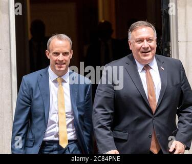 Londra, Regno Unito. 21 luglio 2020. Mike Pompeo Segretario di Stato americano in un incontro con Boris Johnson, primo Ministro MP e Dominic Raab, Segretario agli Esteri (sinistra) e Mike Pompeo, Segretario di Stato USA (destra) Credit: Ian Davidson/Alamy Live News Foto Stock