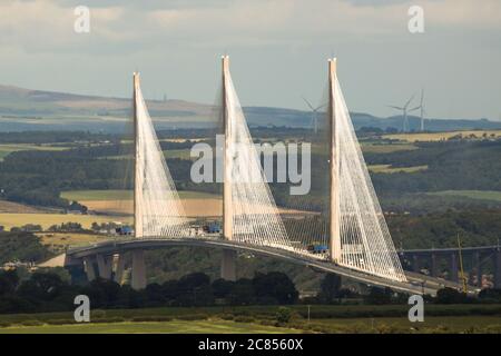 Edimburgo, Scozia, Regno Unito. 21 luglio 2020. Nella foto: Il Queensferry Crossing è un ponte stradale in Scozia. È stato costruito lungo l'attuale Forth Road Bridge e trasporta l'autostrada M90 attraverso il Firth of Forth tra Edimburgo, a South Queensferry, e Fife, a North Queensferry. Credit: Colin Fisher/Alamy Live News Foto Stock