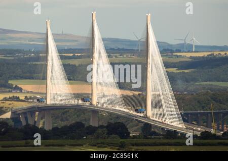 Edimburgo, Scozia, Regno Unito. 21 luglio 2020. Nella foto: Il Queensferry Crossing è un ponte stradale in Scozia. È stato costruito lungo l'attuale Forth Road Bridge e trasporta l'autostrada M90 attraverso il Firth of Forth tra Edimburgo, a South Queensferry, e Fife, a North Queensferry. Credit: Colin Fisher/Alamy Live News Foto Stock