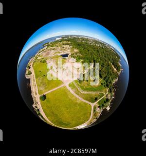 Una vista aerea panoramica tridimensionale del Parco Marino Katariina in stile mini-pianeta panorama., Kotka, Finlandia. Foto Stock