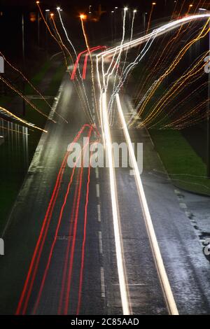 Tracce di semaforo con effetto zoom burst Foto Stock